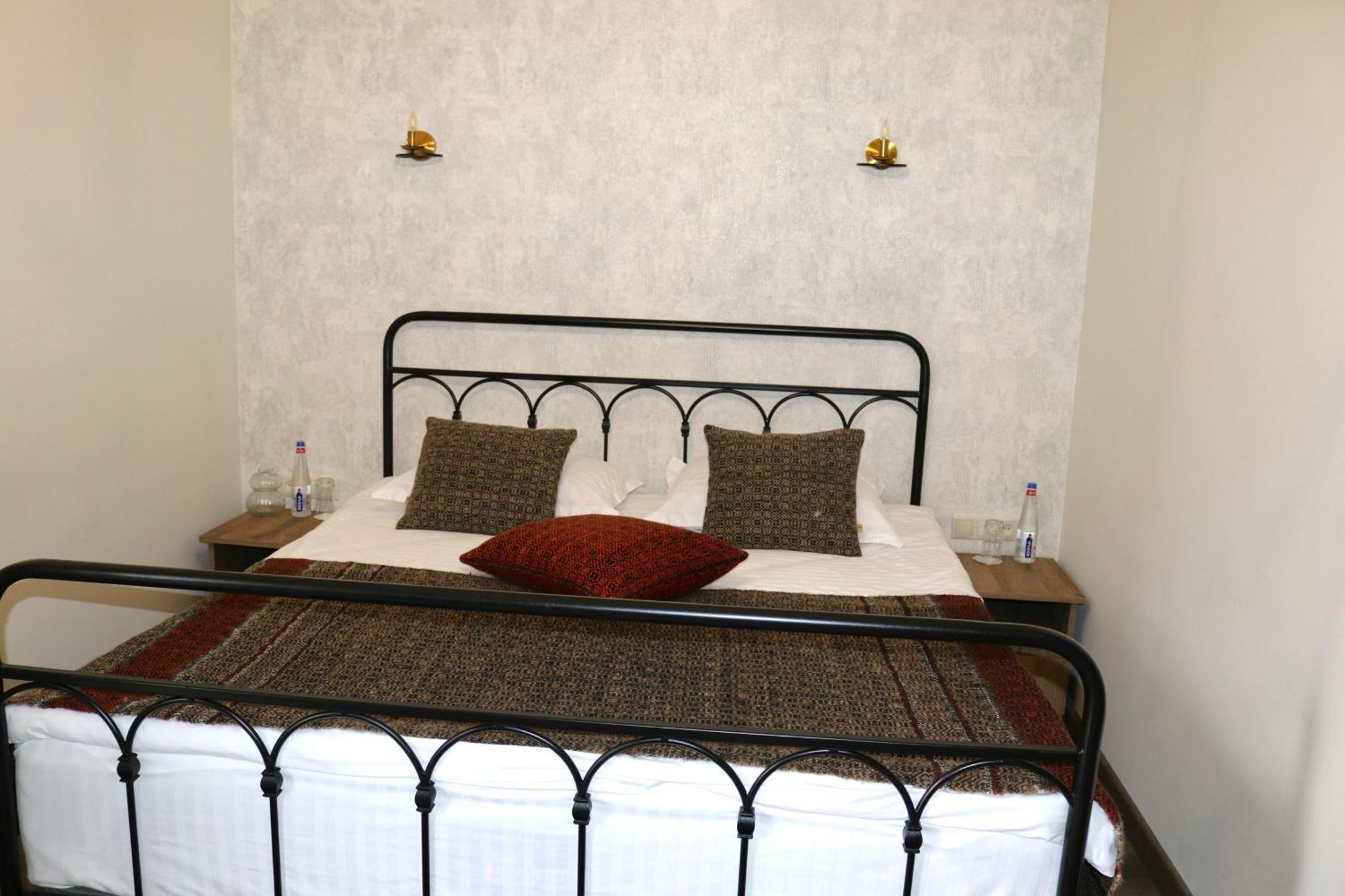 Redroof Country House Hotel Goris Værelse billede